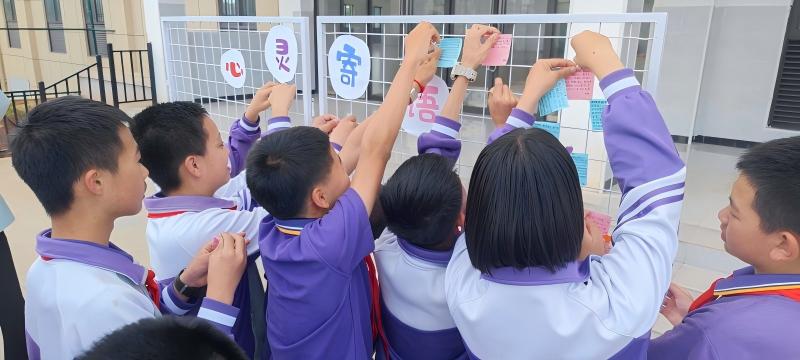 七彩童年  幸福成长安宁中学太平学校小学部第一届520心理健康月活动照片 (13).jpg